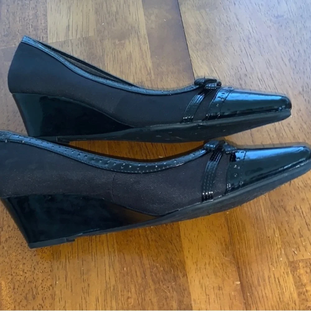 Excellent Preowned Condition Life Stride Wedge Shoes Size 8.5. Very cute and